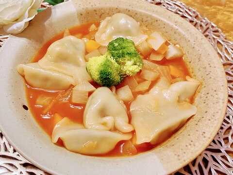 餃子入り❣️具だくさんトマトスープ